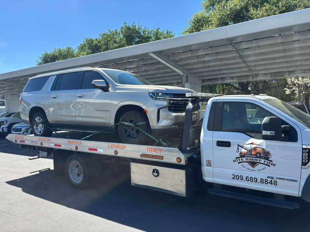 Rite Away Tow truck and crew photo #89