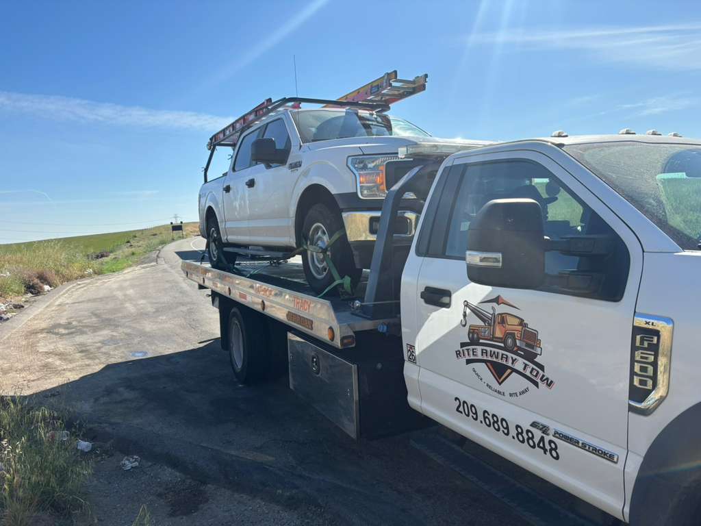 Rite Away Tow truck and crew photo #85