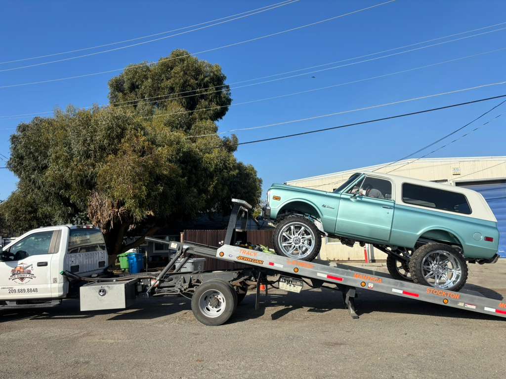 Rite Away Tow truck and crew photo #105