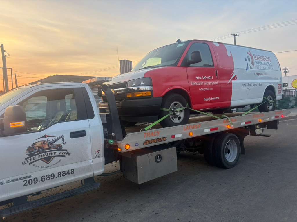 Rite Away Tow truck and crew photo #20