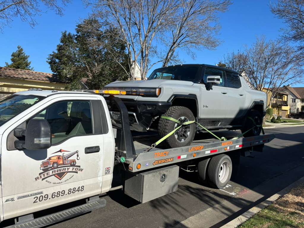 Rite Away Tow truck and crew photo #107
