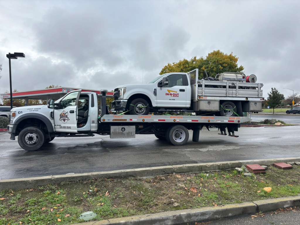 Rite Away Tow truck and crew photo #102
