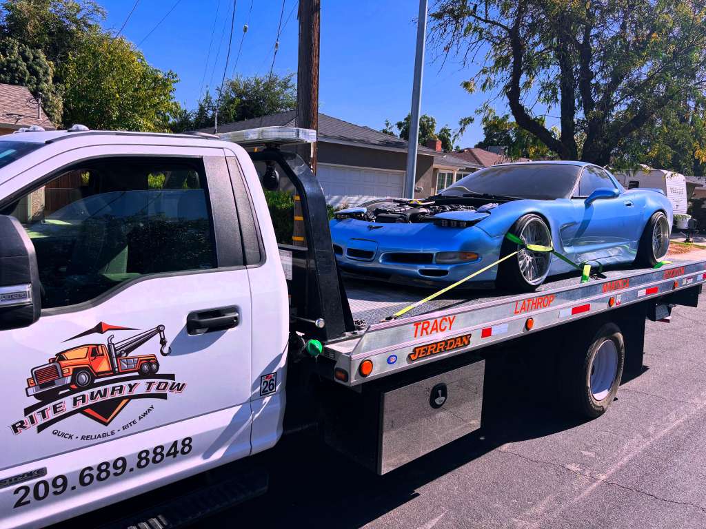 Rite Away Tow truck and crew photo #46