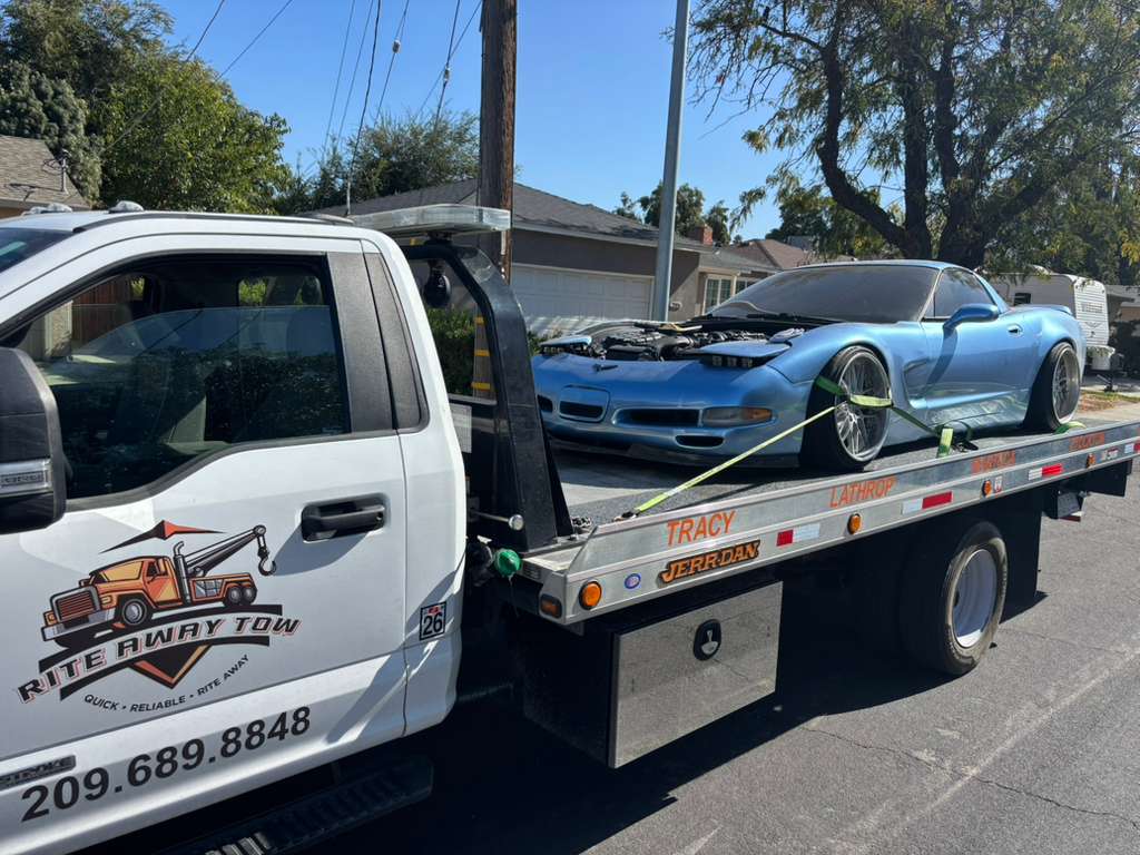 Rite Away Tow truck and crew photo #84