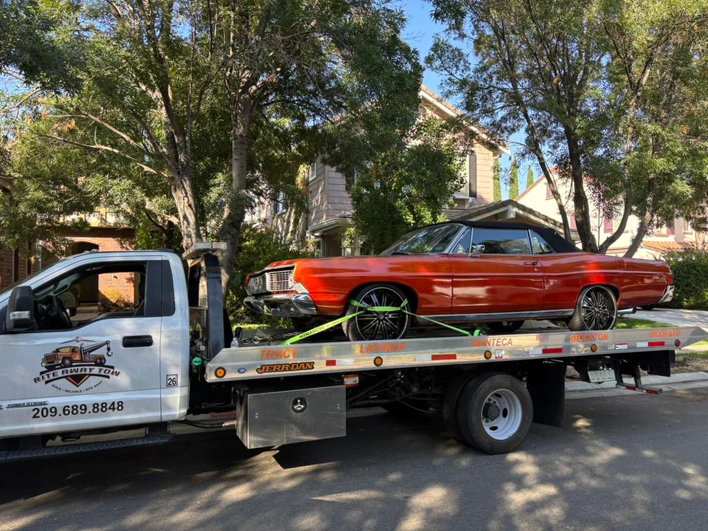 Rite Away Tow truck and crew photo #76
