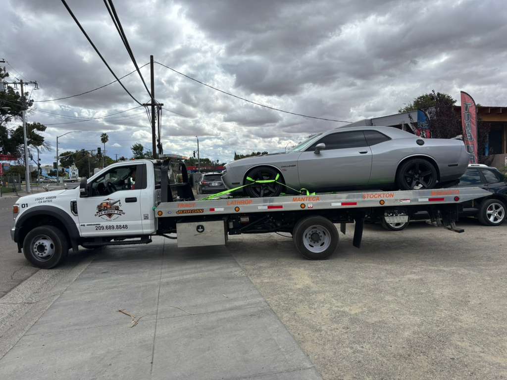 Rite Away Tow truck and crew photo #21