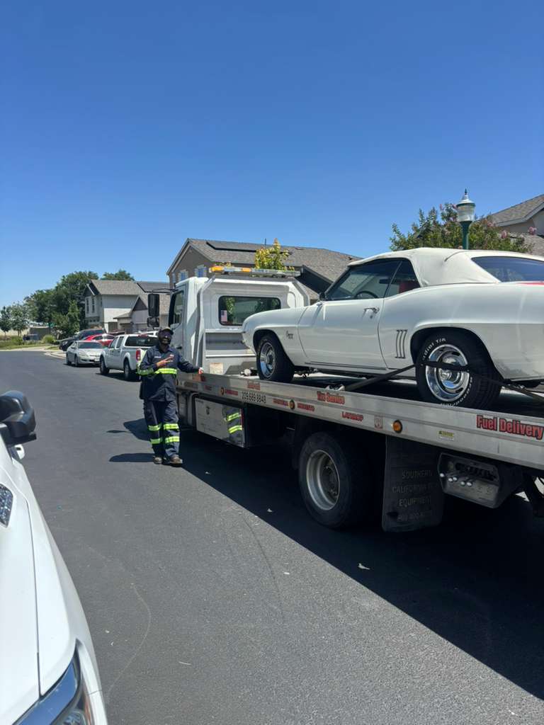 Rite Away Tow truck and crew photo #98