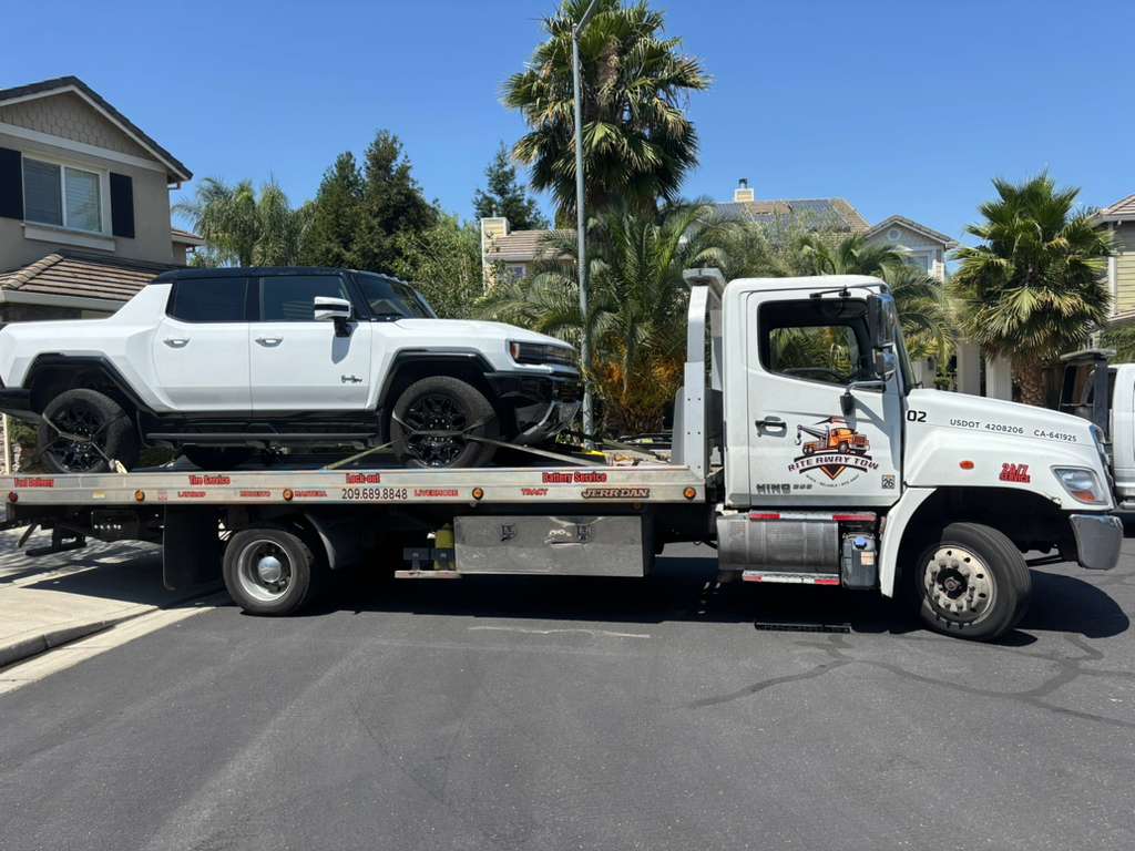 Rite Away Tow truck and crew photo #35