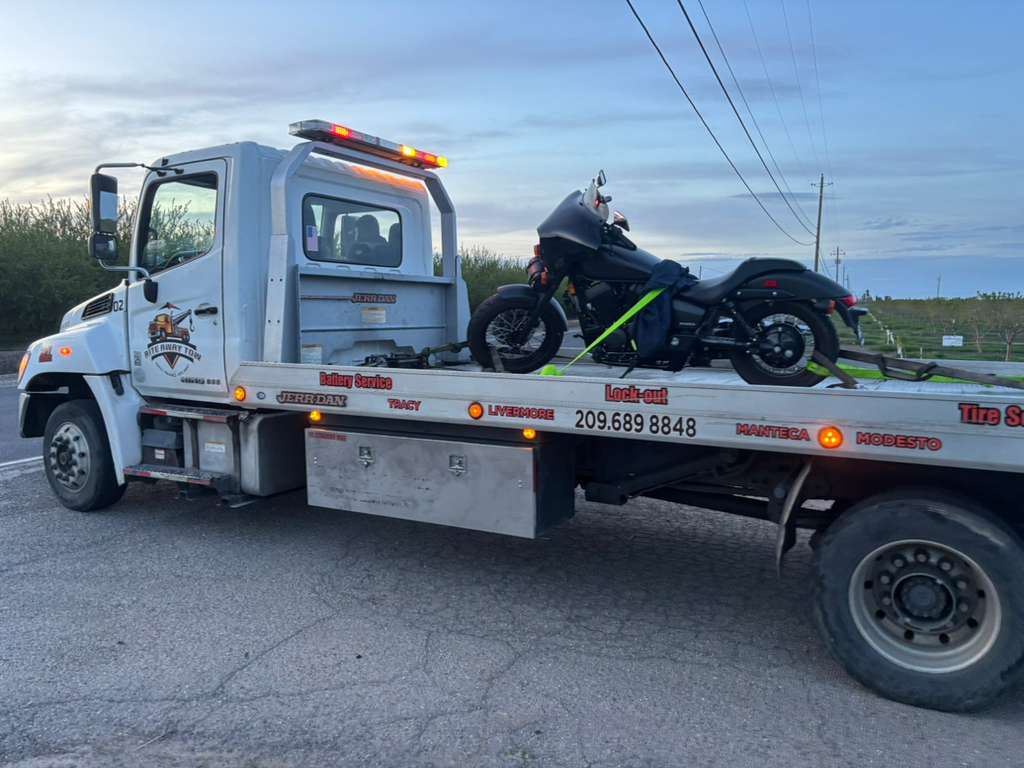 Rite Away Tow truck and crew photo #53