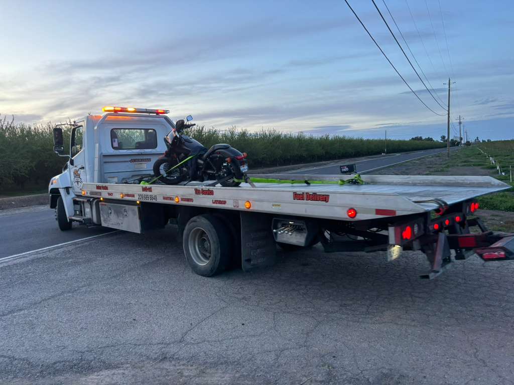 Rite Away Tow truck and crew photo #42