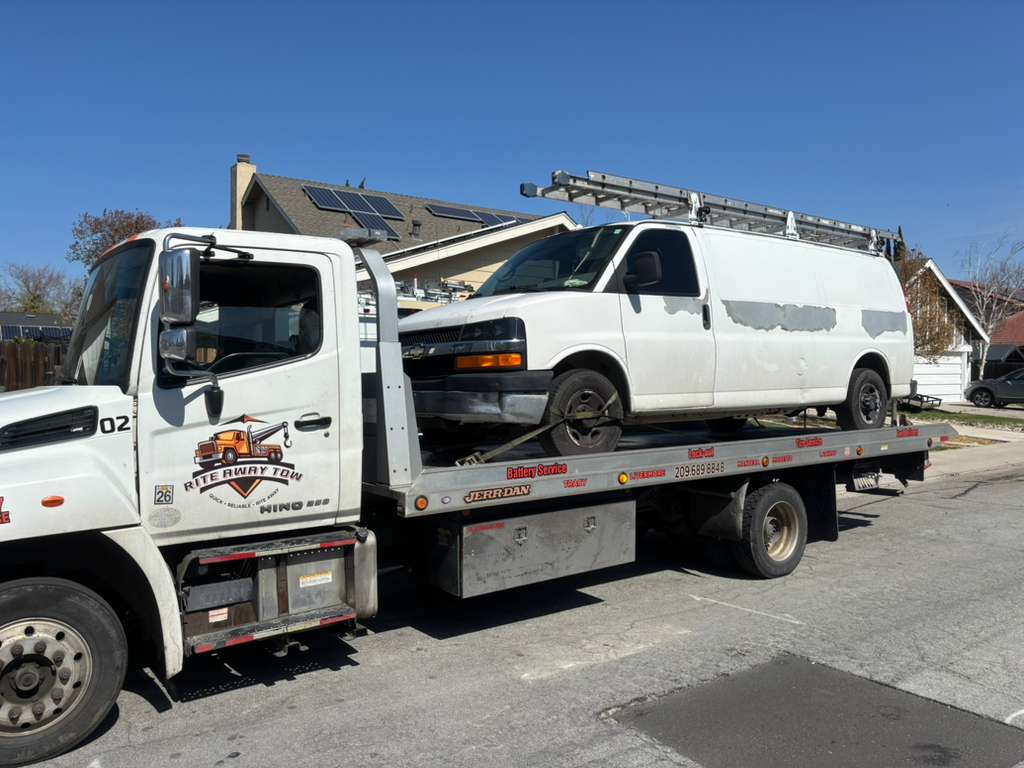 Rite Away Tow truck and crew photo #94