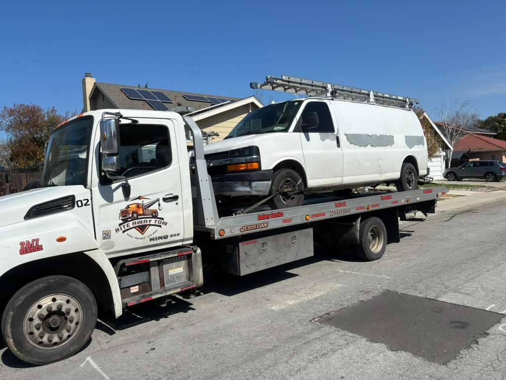 Rite Away Tow truck and crew photo #58
