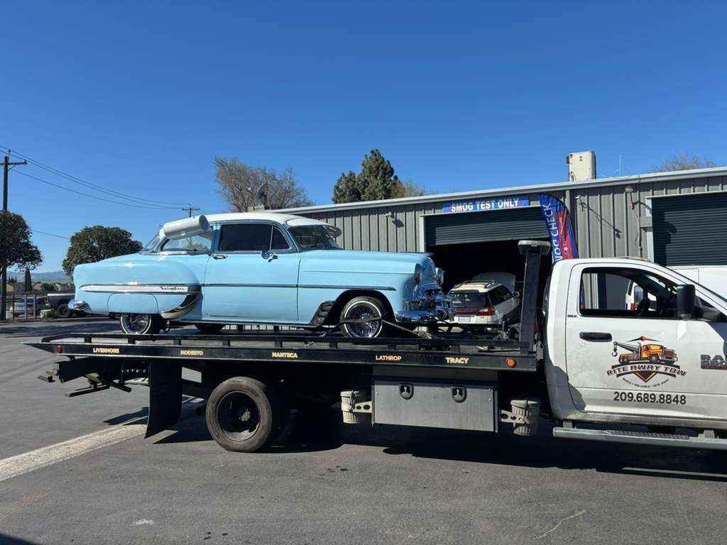 Rite Away Tow truck and crew photo #101