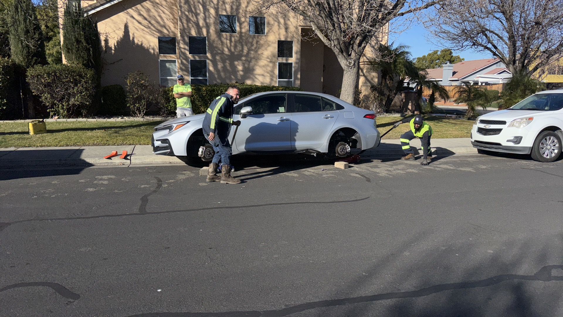 Rite Away Tow truck and crew photo #28