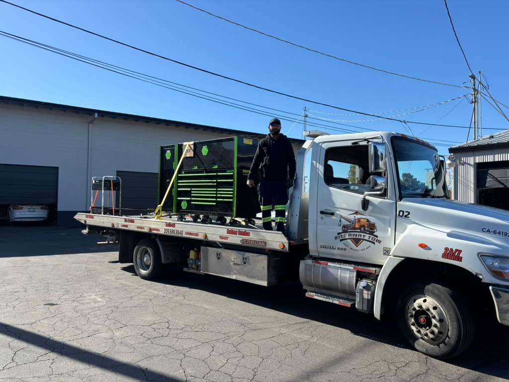 Rite Away Tow truck and crew photo #5