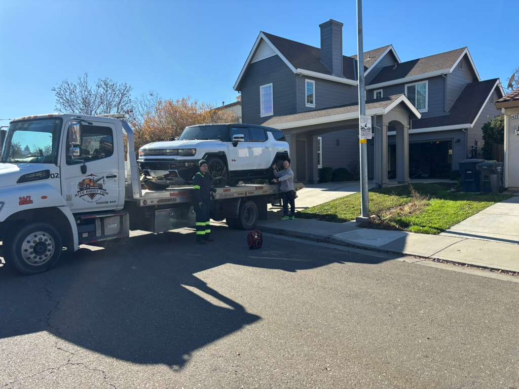 Rite Away Tow truck and crew photo #91