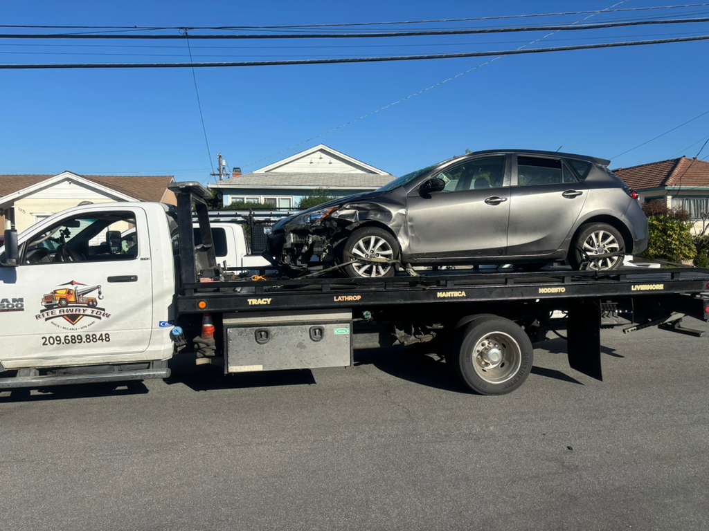 Rite Away Tow truck and crew photo #25