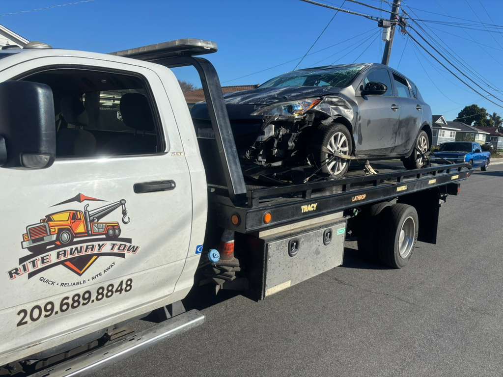 Rite Away Tow truck and crew photo #87