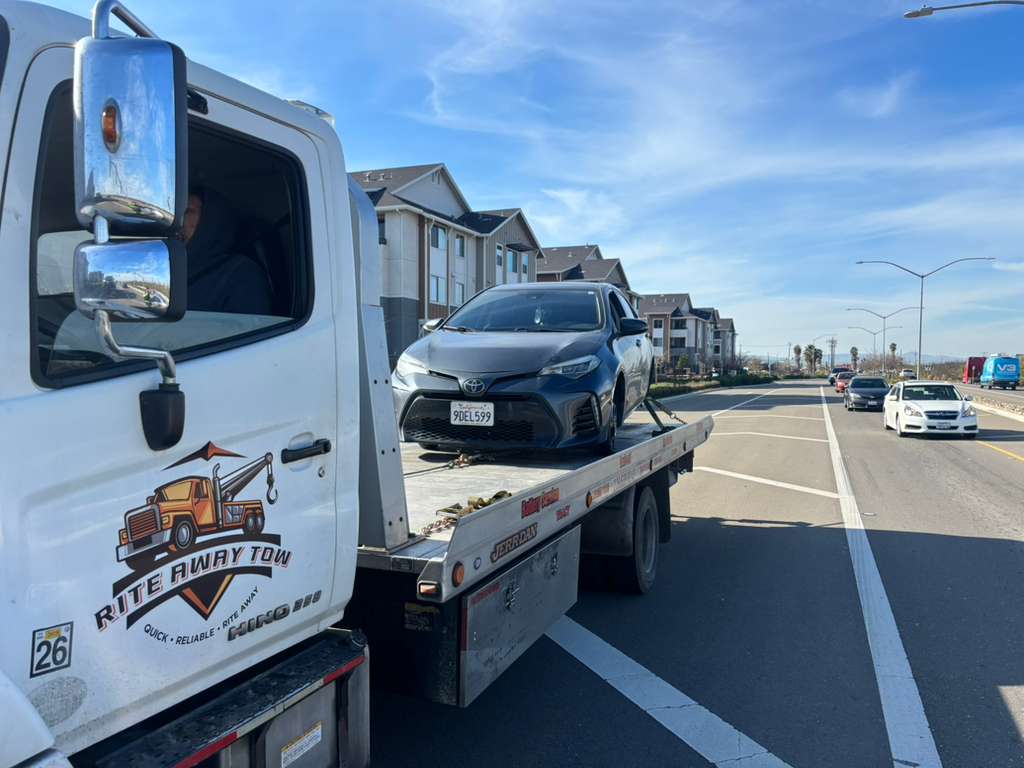 Rite Away Tow truck and crew photo #73