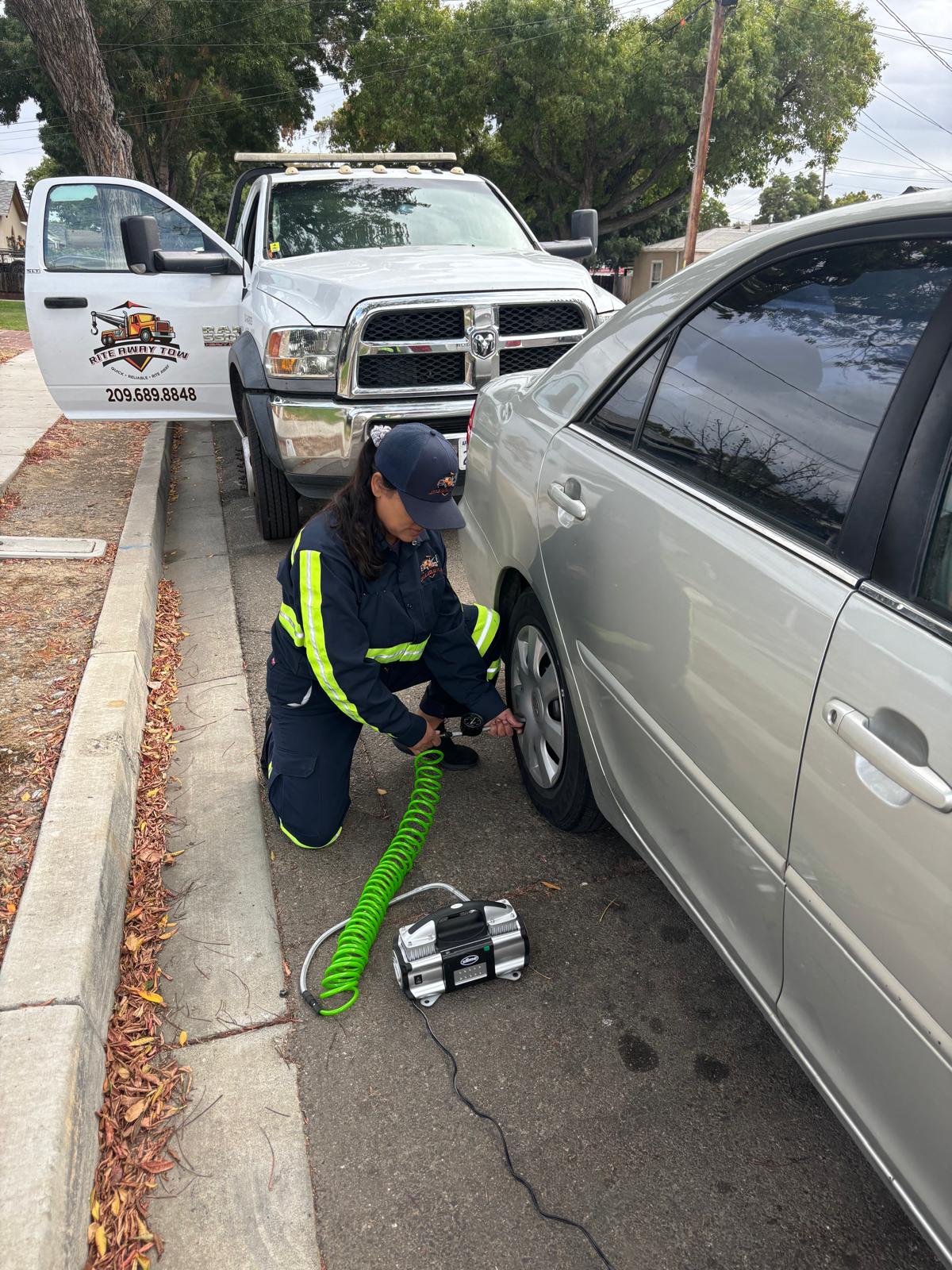 Rite Away Tow technician providing roadside assistance in Tracy, CA